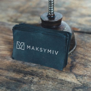 Разработка логотипа для дизайнера одежды Игоря Максимова